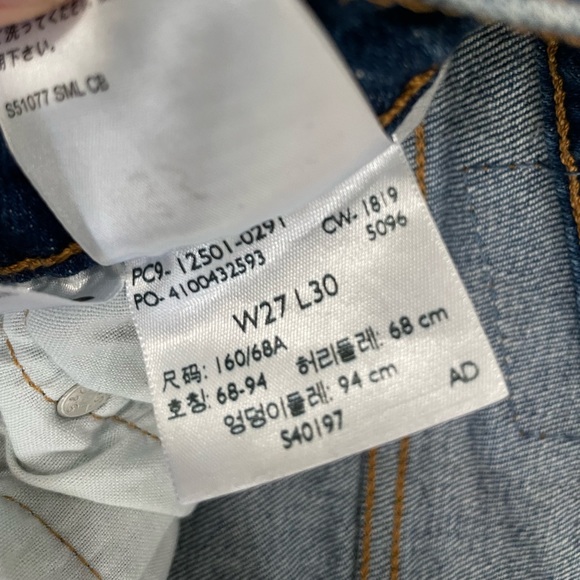 Levi’s 501 Original Fit Jeans in Medium Wash - Size 27 x 30 - Picture 6 of 8